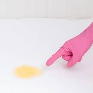 How to Remove Oil Stains from Bed Sheets Effectively?